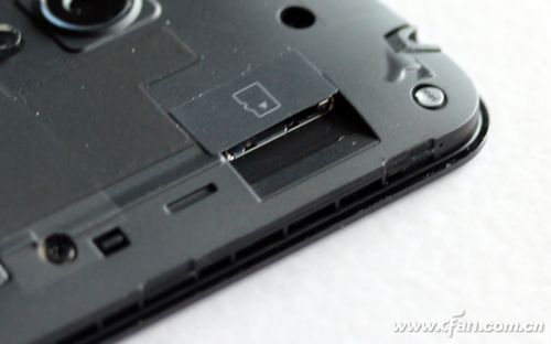 华硕ZenFone-5的存储卡插槽