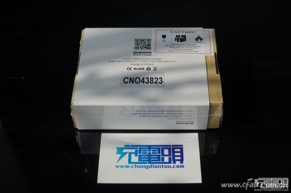 彩盒背面贴有锂电池防火标签图片
