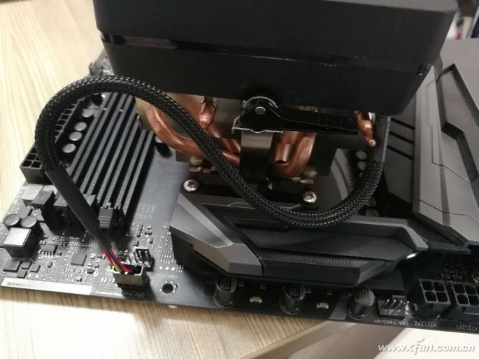 CPU散热器安装