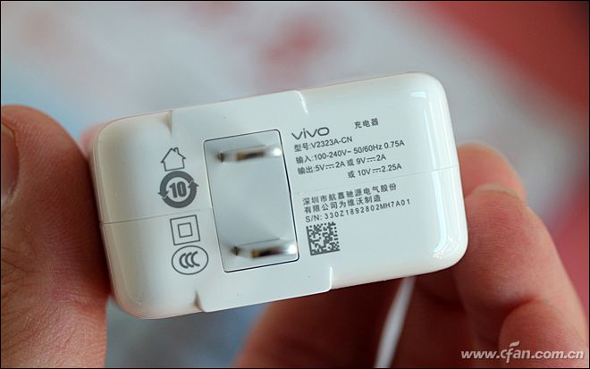 是,vivo x27支持邊玩邊充,亮屏遊戲狀態下也能保持20w以上的充電功率!